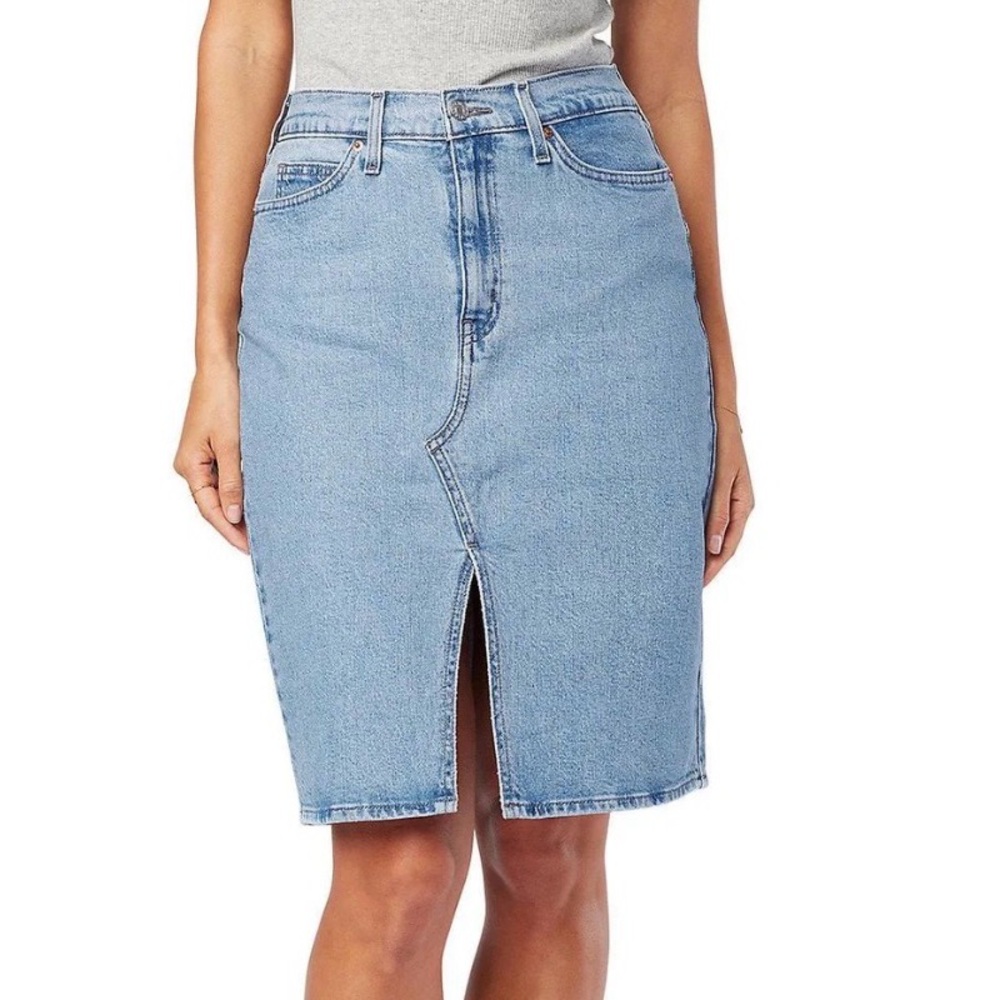 Nwt. Denim Levi skirt